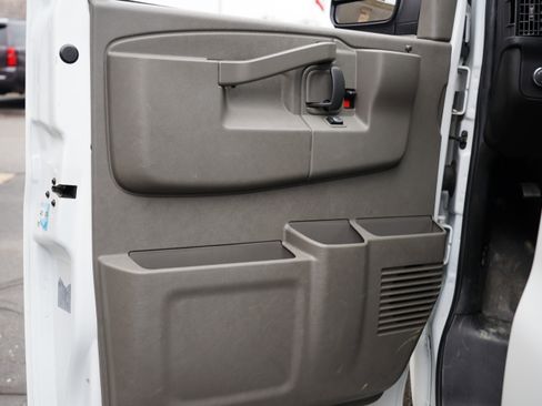 Used 2022 GMC Savana 2500 w/ Driver Convenience Package image 15