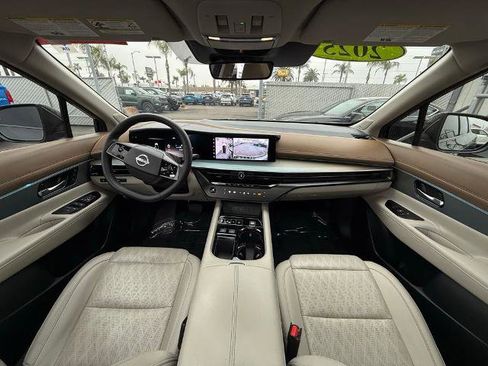 Certified 2025 Nissan Murano Platinum w/ Cargo Package image 15