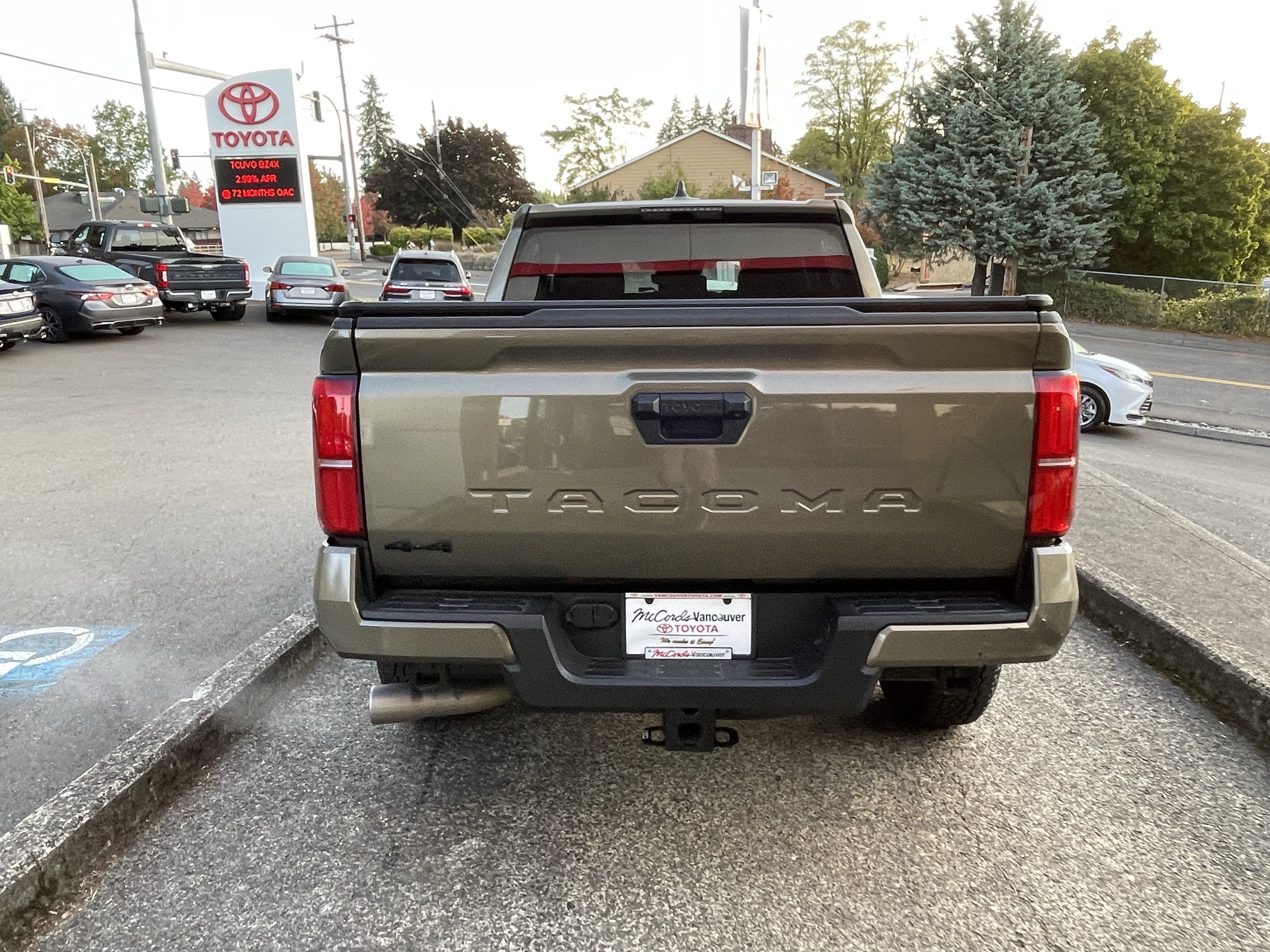 Certified 2025 Toyota Tacoma TRD Off-Road AWD/4WD image 6