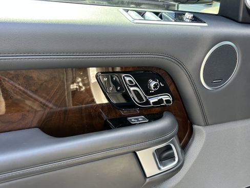 Used 2020 Land Rover Range Rover HSE image 14