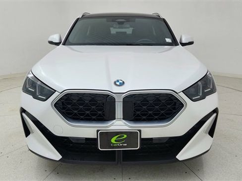 Used 2025 BMW X2 xDrive28i image 2
