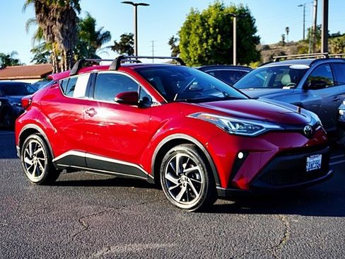 Used 2022 Toyota C-HR XLE image 6