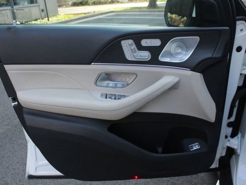 Used 2020 Mercedes-Benz GLE 350 4MATIC w/ Premium Package image 16