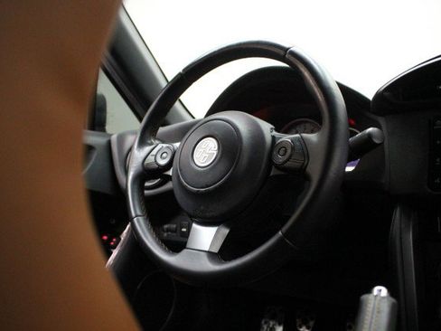 Used 2020 Toyota 86 image 32