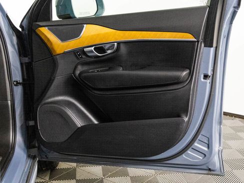 Used 2021 Volvo XC90 T6 Momentum w/ Protection Package image 44