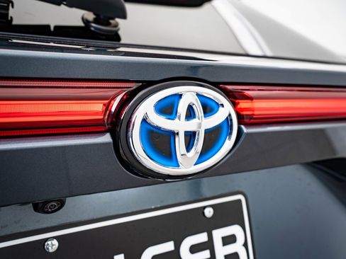 Used 2023 Toyota Venza Limited image 18