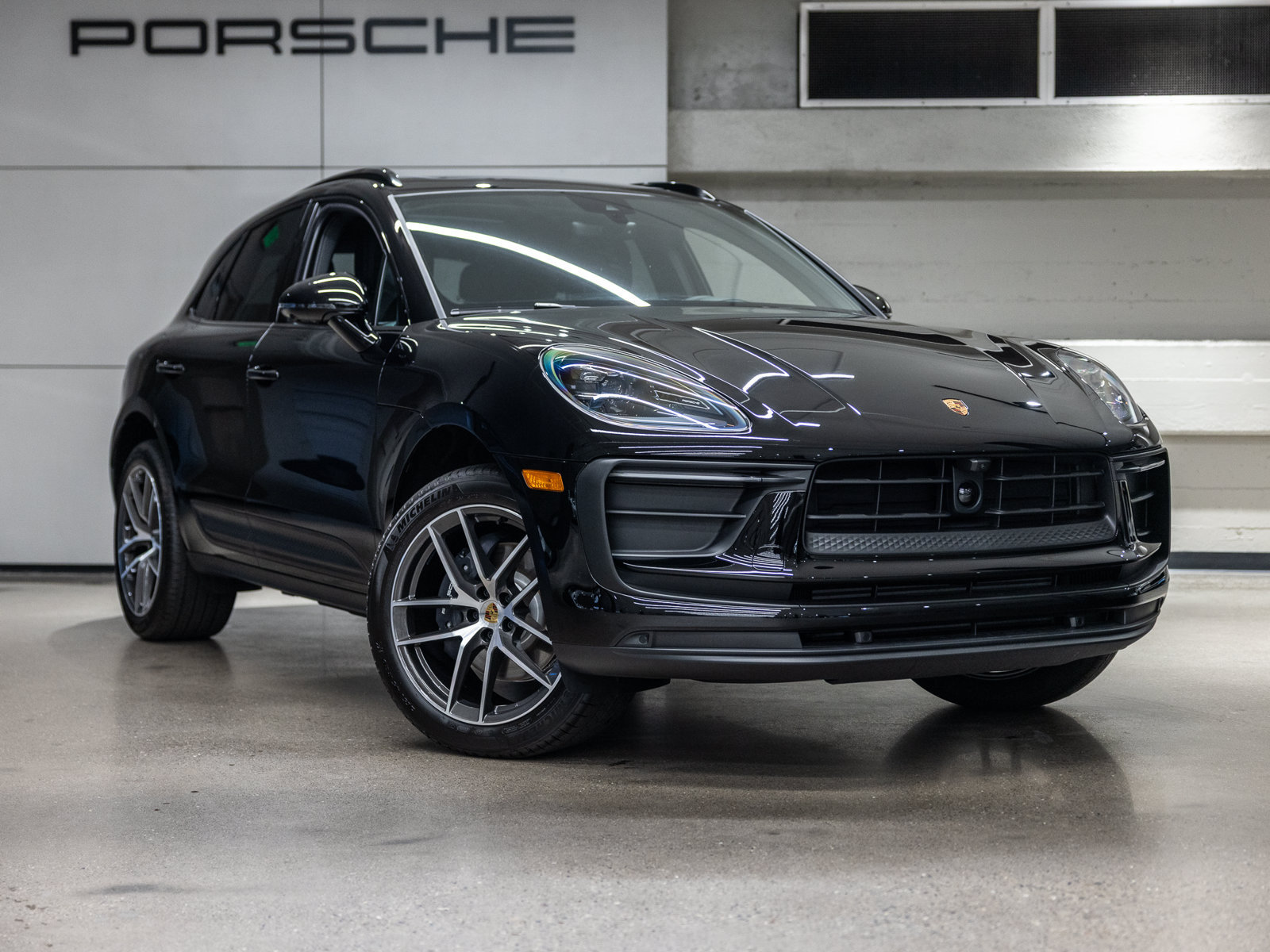Used 2026 Porsche Macan AWD/4WD image 9