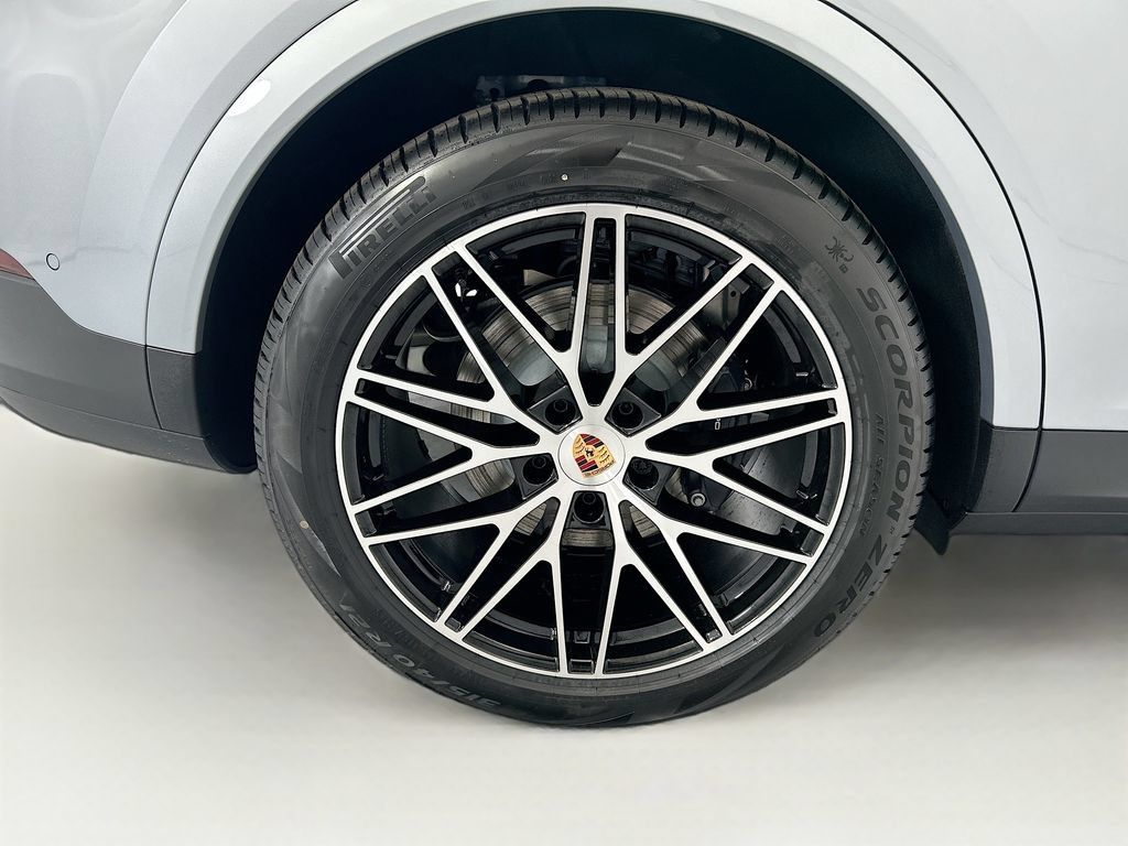 Used 2026 Porsche Cayenne AWD/4WD image 33
