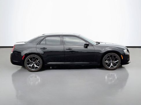 Used 2022 Chrysler 300 S w/ Comfort Group RWD image 17