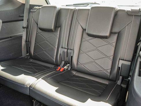 Certified 2024 Volkswagen Atlas SE image 19