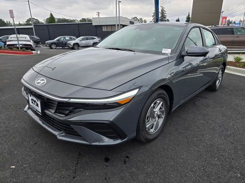 New 2026 Hyundai Elantra SE FWD image 7