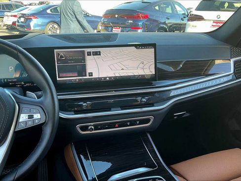 Used 2025 BMW X5 sDrive40i w/ Premium Package image 9