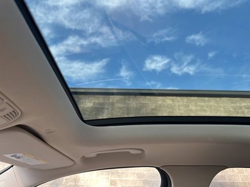 Used 2021 Mercedes-Benz GLC 300 GLC 300 w/ Premium Package image 22