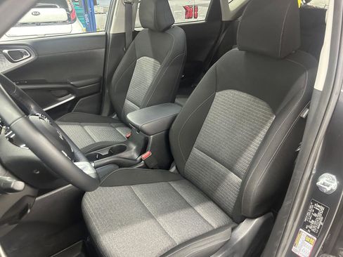 Used 2024 Kia Soul EX image 12