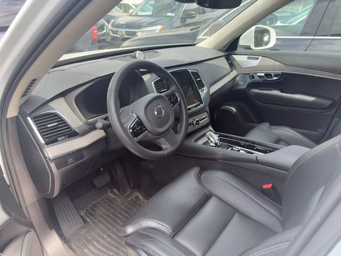 Certified 2023 Volvo XC90 B6 Ultimate w/ Lounge Package image 17