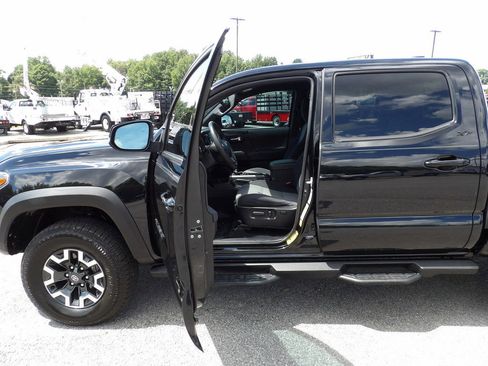 Used 2022 Toyota Tacoma TRD Off-Road w/ Technology Package RWD image 13