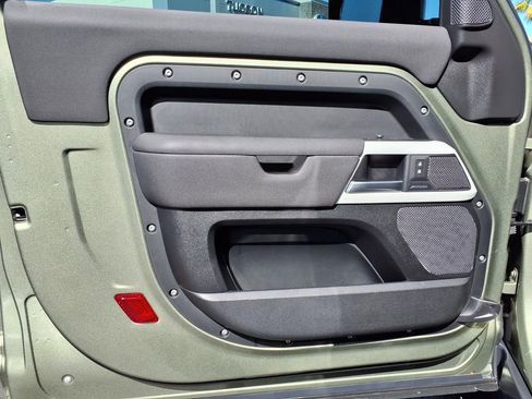 Used 2021 Land Rover Defender 90 First Edition image 25