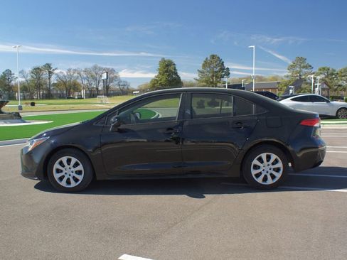 Used 2024 Toyota Corolla LE image 11
