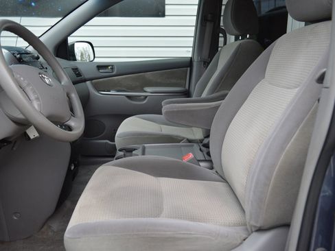 Used 2009 Toyota Sienna LE image 12