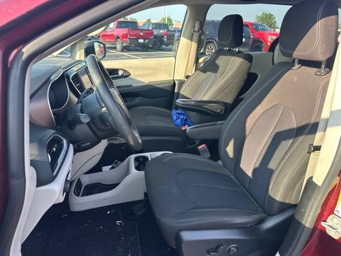 Used 2023 Chrysler Voyager LX FWD image 15