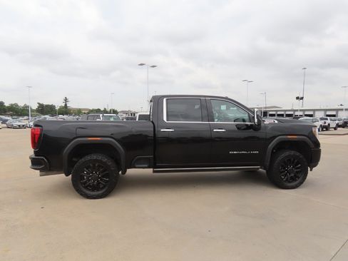 Used 2023 GMC Sierra 2500 Denali w/ Denali Black Diamond Edition AWD/4WD image 9