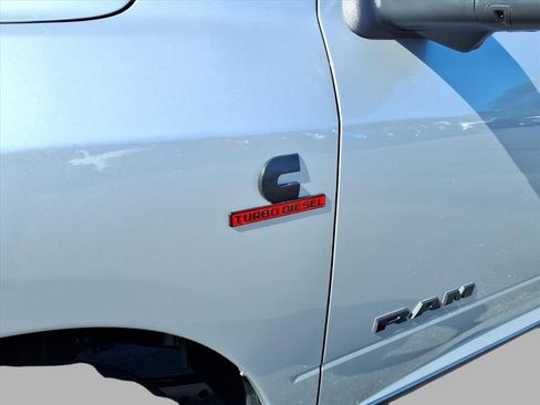 New 2026 RAM 2500 Laramie AWD/4WD image 10