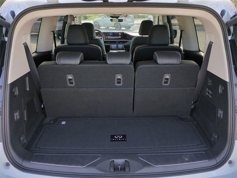 New 2026 INFINITI QX80 Luxe image 13