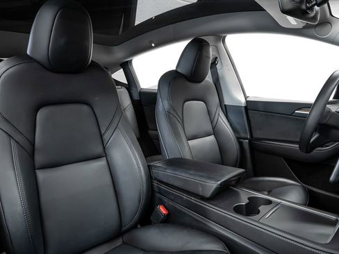 Used 2023 Tesla Model Y Long Range image 32