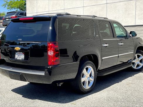 Used 2014 Chevrolet Suburban LTZ image 13