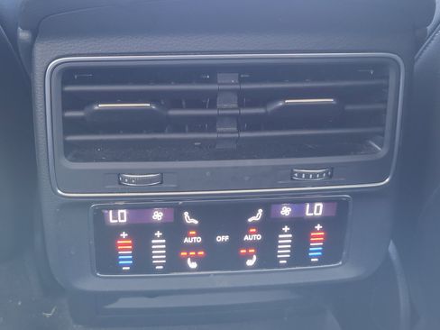 Used 2020 Audi Q8 Premium Plus image 28