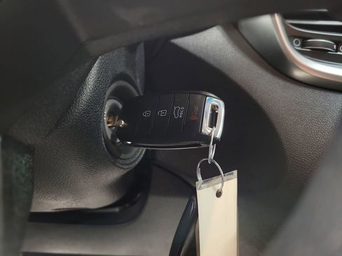 Used 2020 Kia Sorento LX image 16