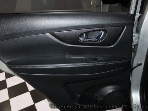 Used 2017 Nissan Rogue SV w/ SV Premium Package image 19