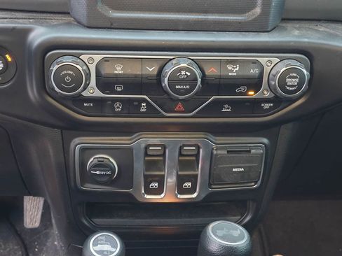 Used 2023 Jeep Wrangler Sport image 17
