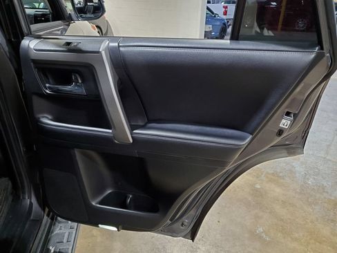 Used 2019 Toyota 4Runner SR5 AWD/4WD image 22