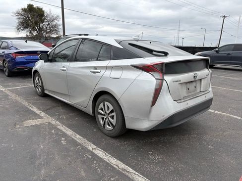 Used 2017 Toyota Prius Four Touring image 4