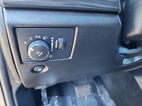 Used 2022 Jeep Grand Cherokee Laredo X image 31