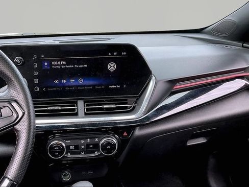 Used 2024 Chevrolet Trax RS w/ Sunroof Package image 9