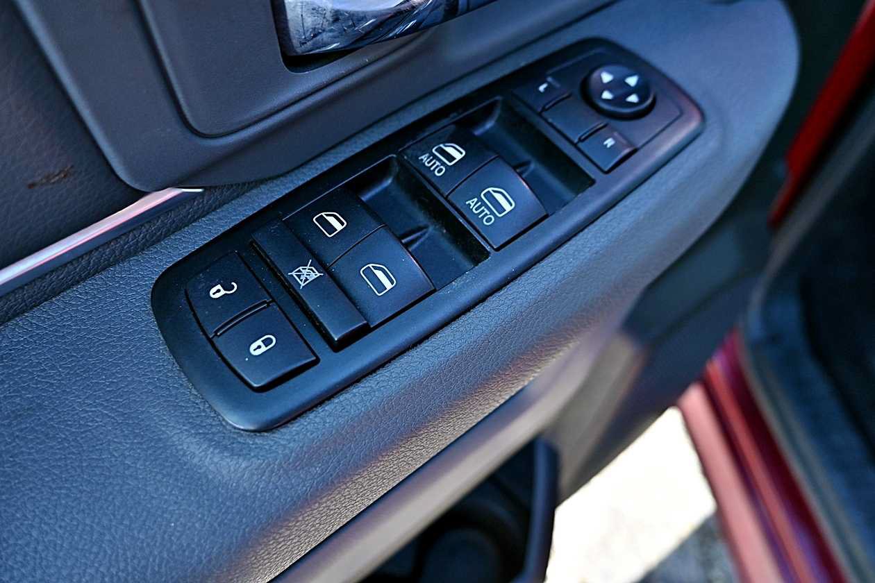 Used 2014 RAM 1500 Big Horn RWD image 15