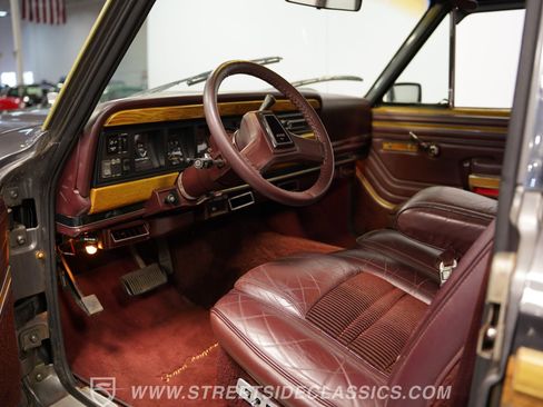 Used 1988 Jeep Grand Wagoneer image 4