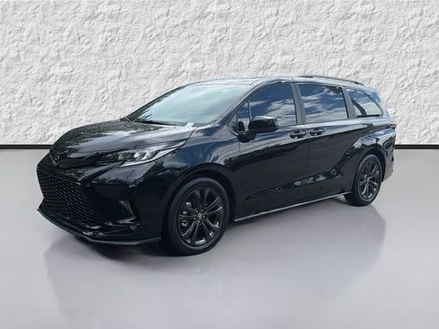 Used 2026 Toyota Sienna XSE FWD image 7
