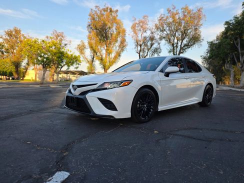 Used 2019 Toyota Camry SE FWD image 7