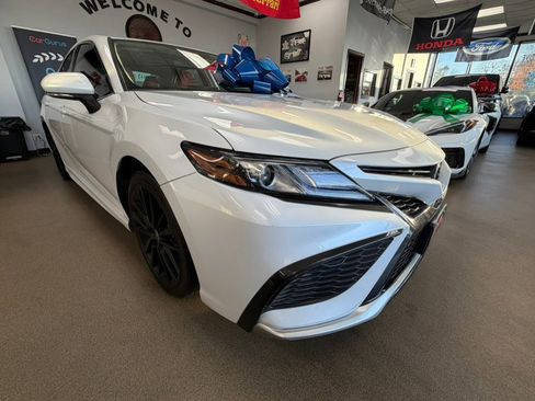 Used 2024 Toyota Camry XSE FWD image 8