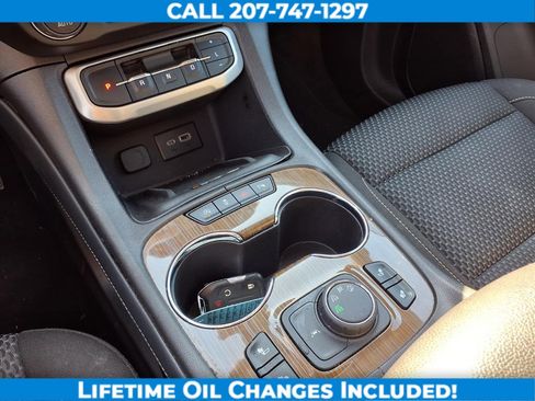 Used 2022 GMC Acadia SLE w/ Driver Convenience Package image 16