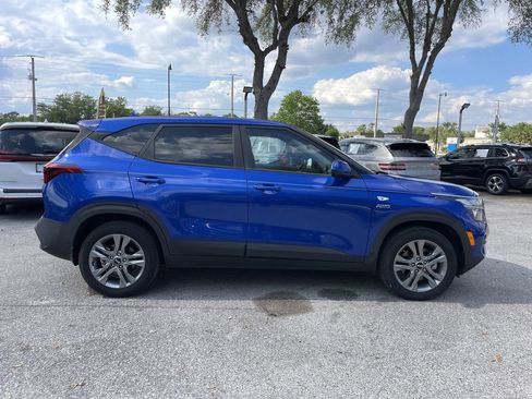 Used 2021 Kia Seltos LX AWD/4WD image 2