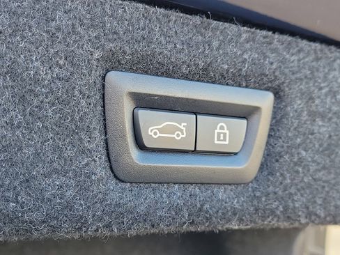 Used 2018 BMW 530i xDrive w/ Premium Package image 9