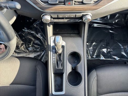 Used 2025 Nissan Altima 2.5 SV image 40