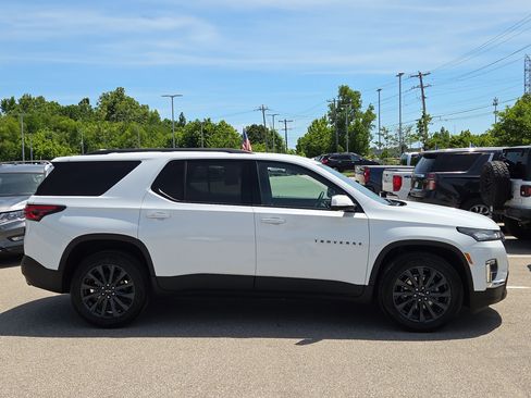 Used 2023 Chevrolet Traverse RS w/ LPO, Floor Liner Package FWD image 2