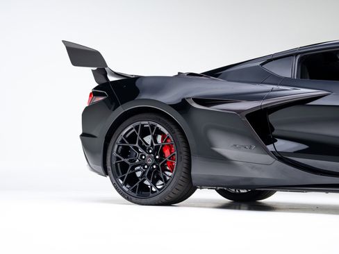 Used 2026 Chevrolet Corvette ZR1 w/ ZR1 Carbon Fiber Aero Package image 35