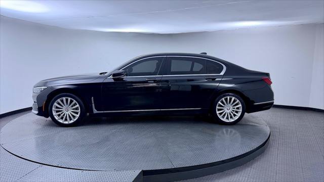 Used 2022 BMW 740i w/ Premium Package RWD image 3