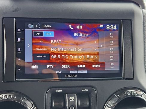 Used 2017 Jeep Wrangler Unlimited Sahara image 31